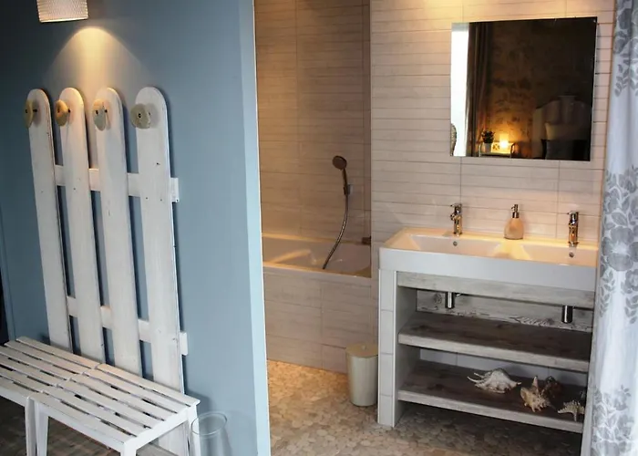 Les Oiseaux De Passage فندق مبيت وإفطار إيزيغني سور مير