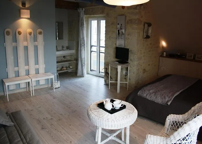 Les Oiseaux De Passage إيزيغني سور مير